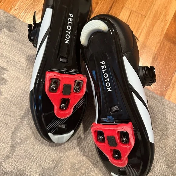 Peloton Black Cycling Shoes with Red Interior - Picture 4 of 5